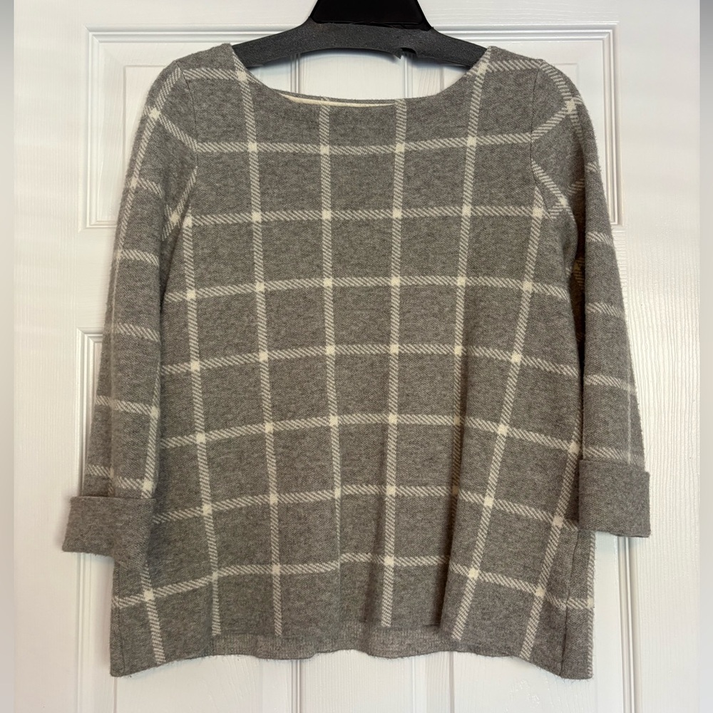 Gray & White Sweater M